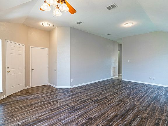 4th image of 2025 Jackson Dr