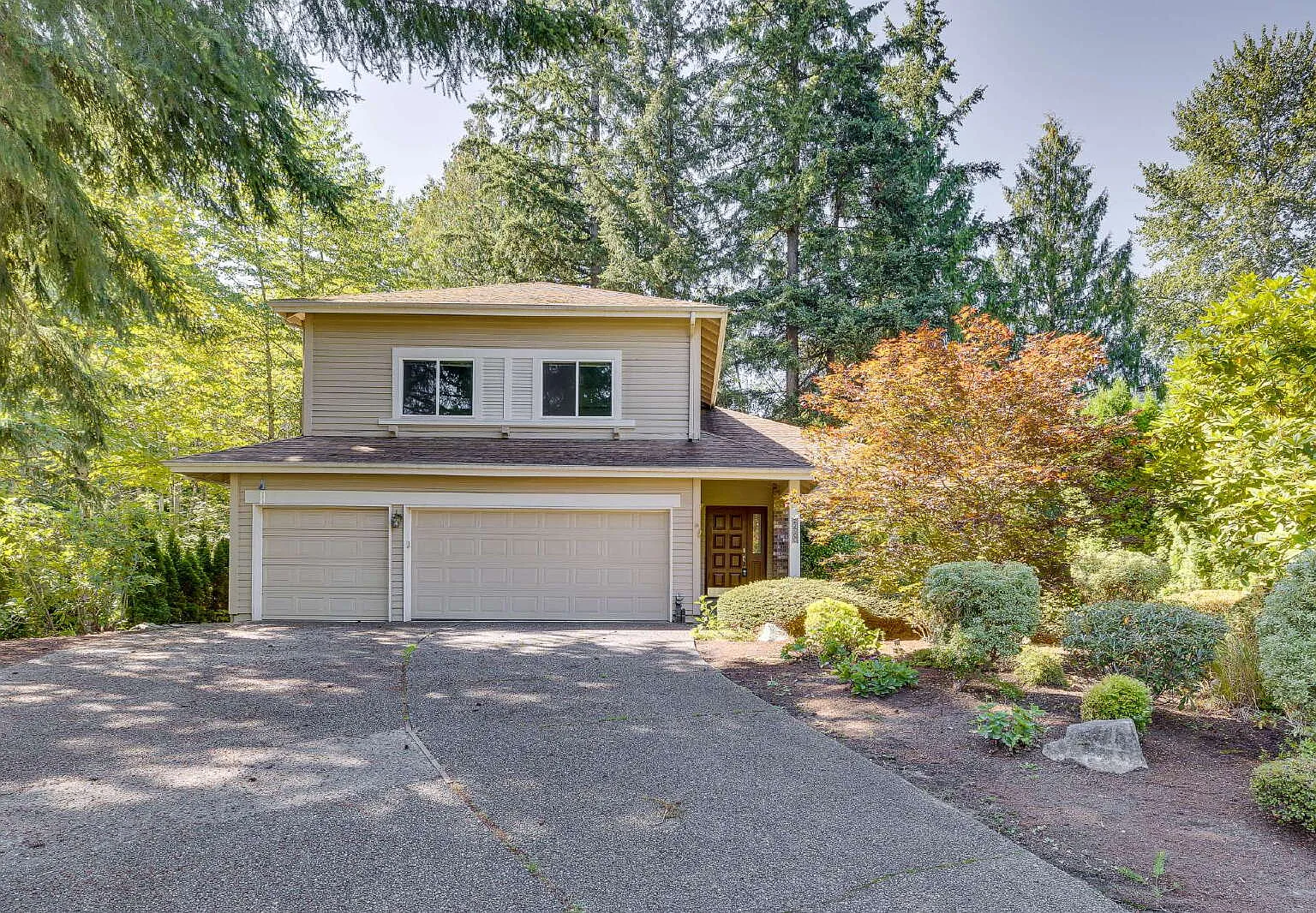 Beautifully Updated 4-Bedroom Home In Sammamish!- Available Now For Rent!! — Photo 1
