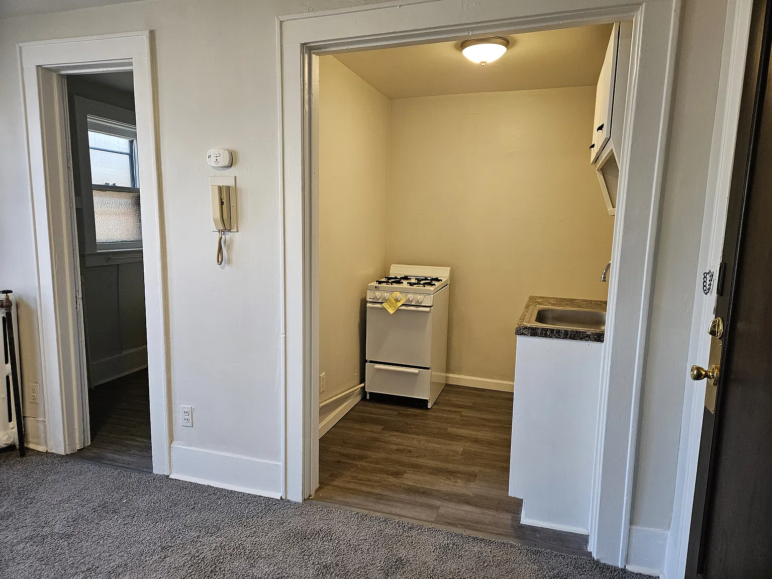Studio, 300 sqft, $850 — Photo 4