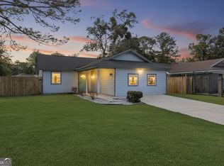 19 Robin Hood Dr, Savannah, GA 31406