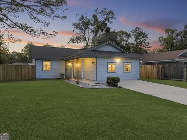 19 Robin Hood Dr, Savannah, GA 31406