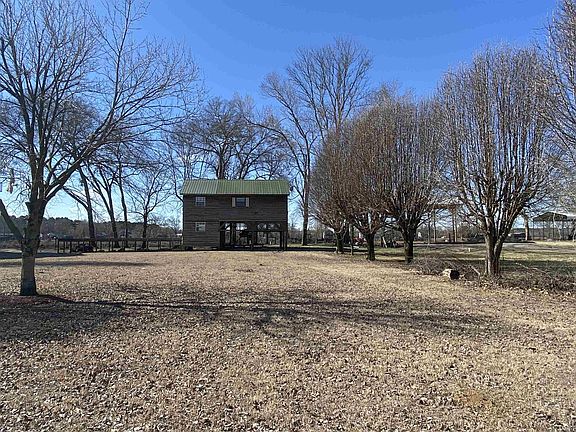 4th image of 985 Arnold Ln