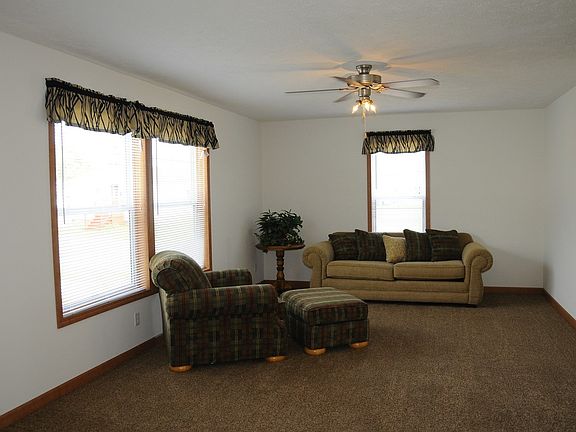 3rd image of 8054 Thetford Ln