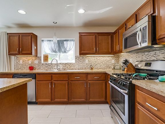 4th image of 33895 Sundrop Ave
