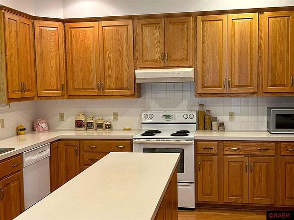 4th image of 506 11th Ave NW