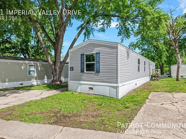 31 Imperial Valley Dr — Photo 2