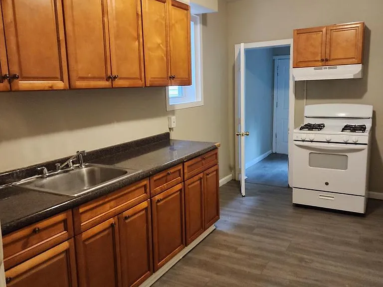 123 Ward Ave — Photo 4
