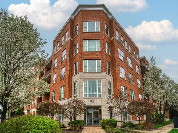 900 Lee St Unit 202, Des Plaines, IL 60016