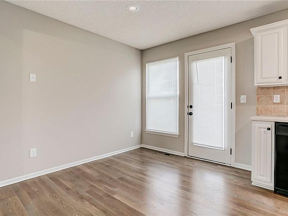 5th image of 12774 Walker Ave