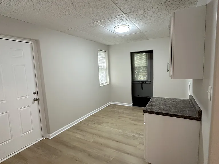 2903 S Elm St — Photo 10