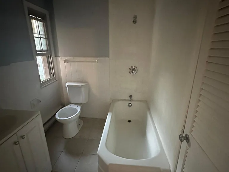 254 Oak St #7 — Photo 6