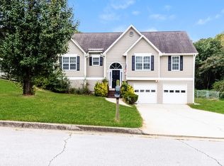 1440 Twin Manor Dr, Loganville, GA 30052