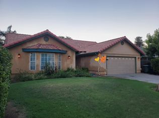 1105 N Crenshaw St, Visalia, CA 93291