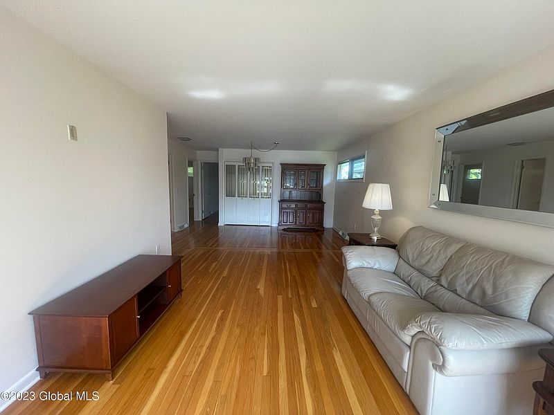 3rd image of 40 Mariette Place
