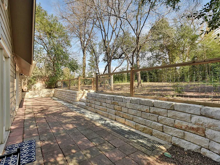 1909 Winsted Ln — Photo 30