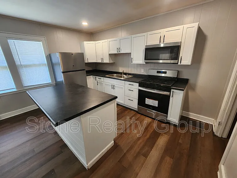 1709 S Center St — Photo 3
