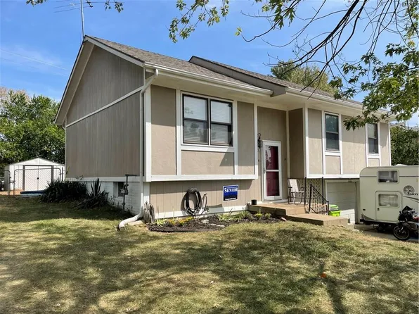 1701 Stacy Rd, Harrisonville, MO 64701