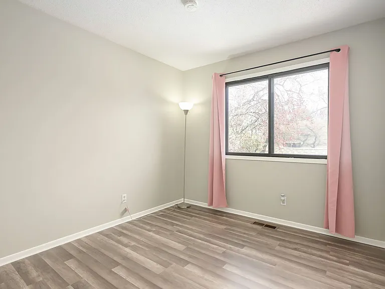 4241 Sylvia Ln N — Photo 13