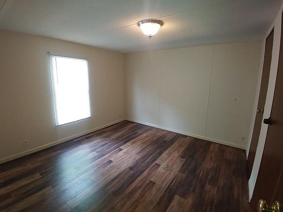 3rd image of 25 Lou Ln
