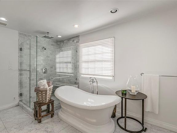 5th image of 2220 Alta Vista Dr