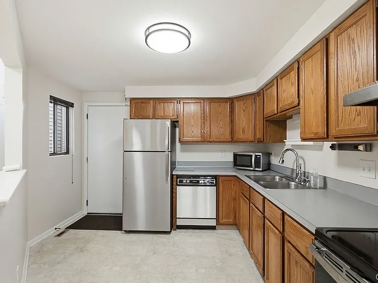 8457 Bubbling Springs Dr — Photo 8