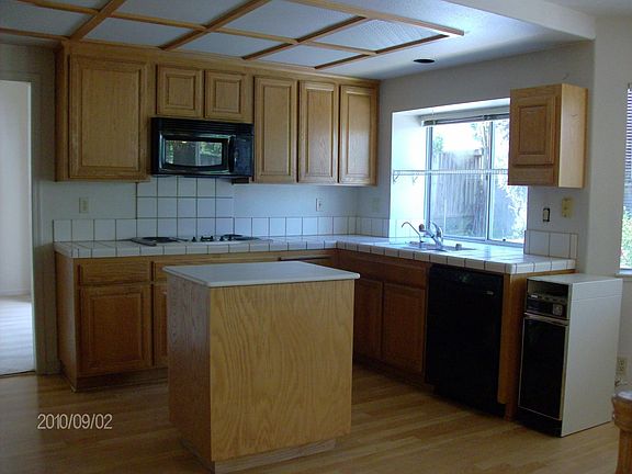 2nd image of 105 Zinfandel Cir