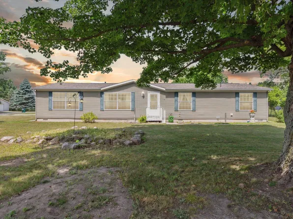 710 Oak St, Luther, MI 49656