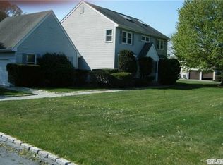 61 Randall Rd, Wading River, NY 11792