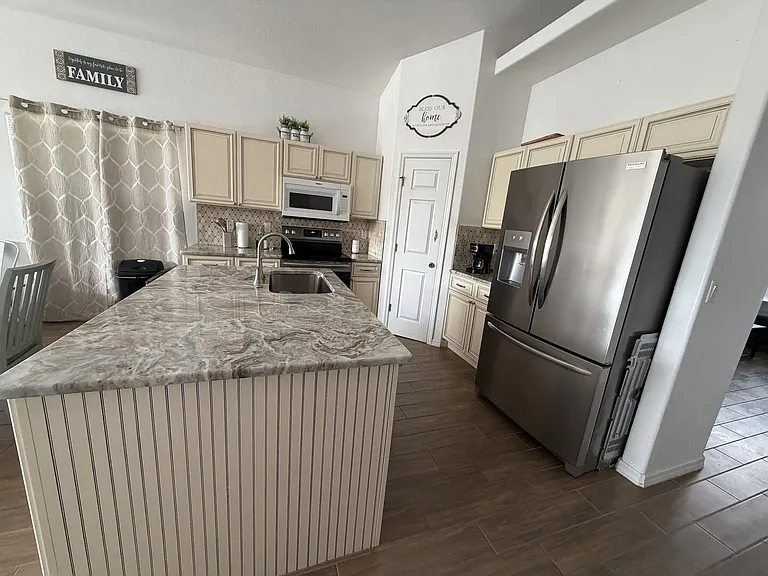Vine Dr — Photo 6