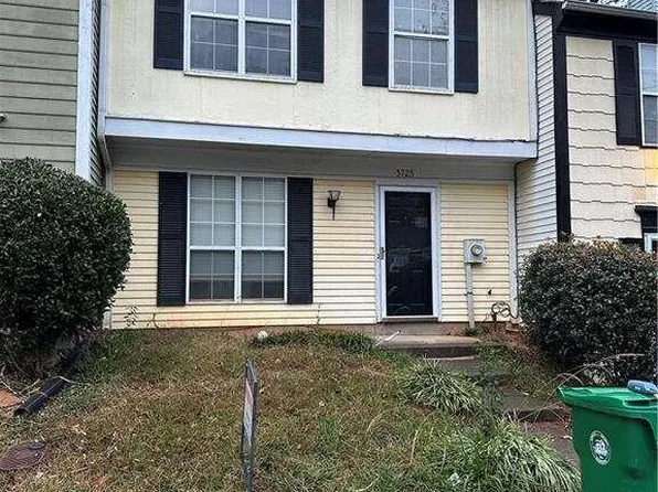 5725 Wells Cir, Stone Mountain, GA 30087