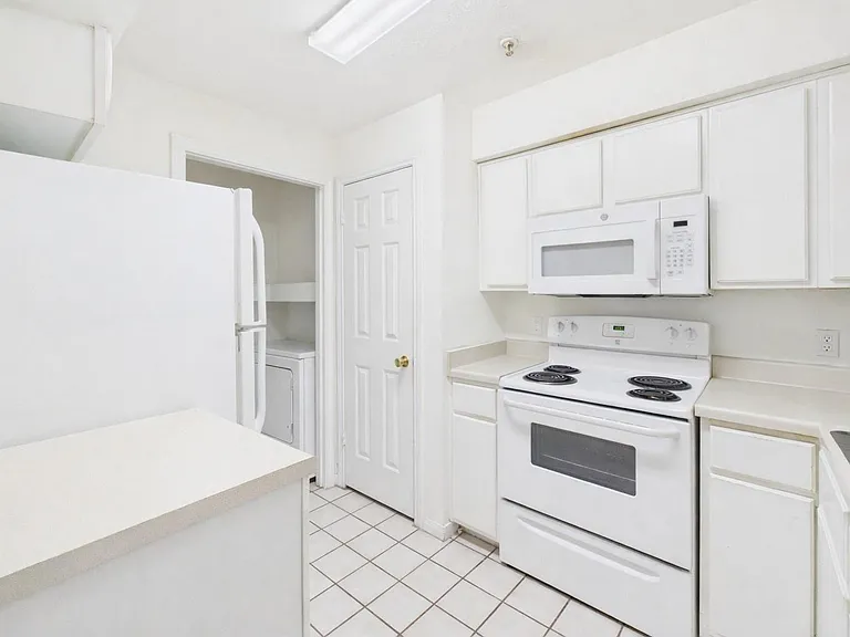 501 W 26th St #314 — Photo 15