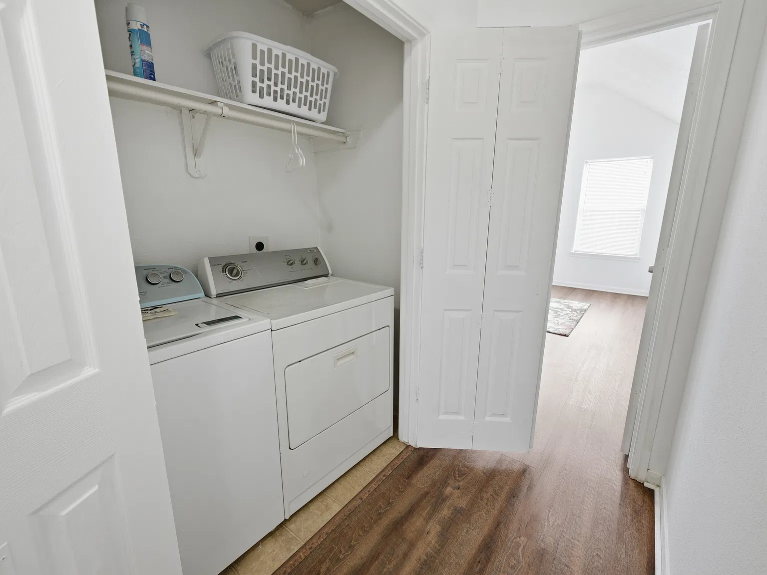 3 bed, 2.5 bath, 1328 sqft, $2,500 — Photo 3