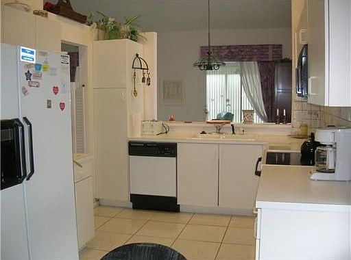 4th image of 9685 Shadybrook Dr APT 202