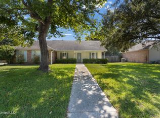 7001 Oakhurst Dr, Ocean Springs, MS 39564