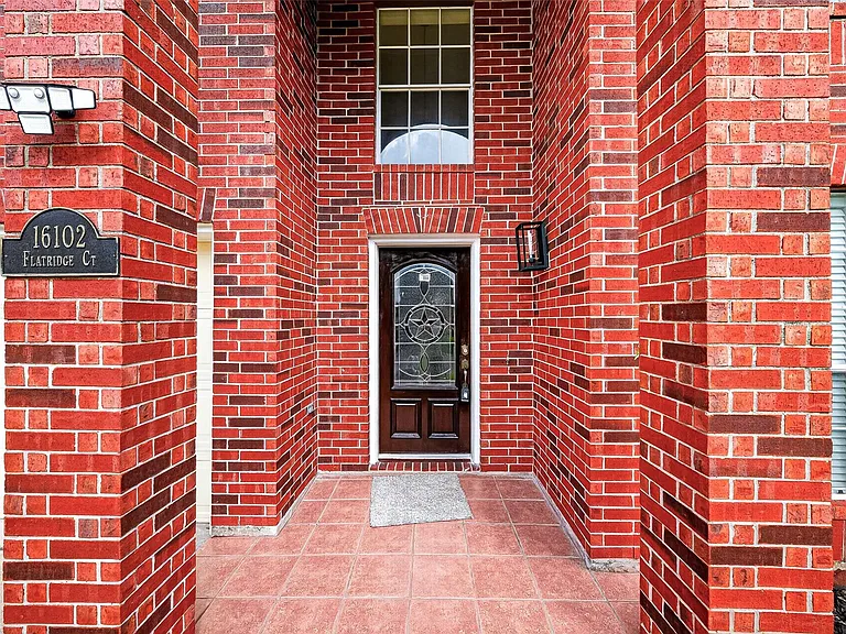 16102 Flatridge Ct — Photo 5