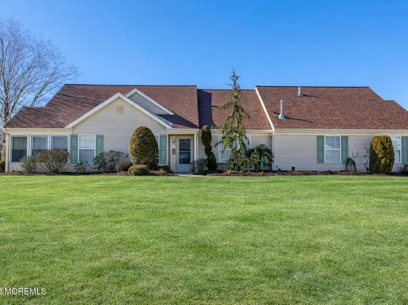 11 Ivy Hill Road, Lakewood, NJ 08701
