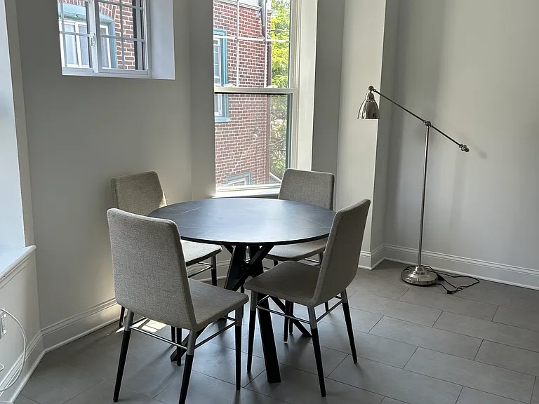 Eat-in kitchen