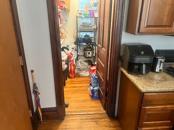 3rd image of 1839 N Hermitage Ave APT 1R