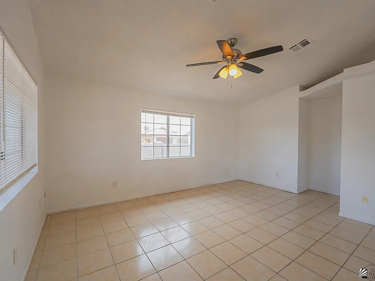 604 E Yucca St — Photo 11