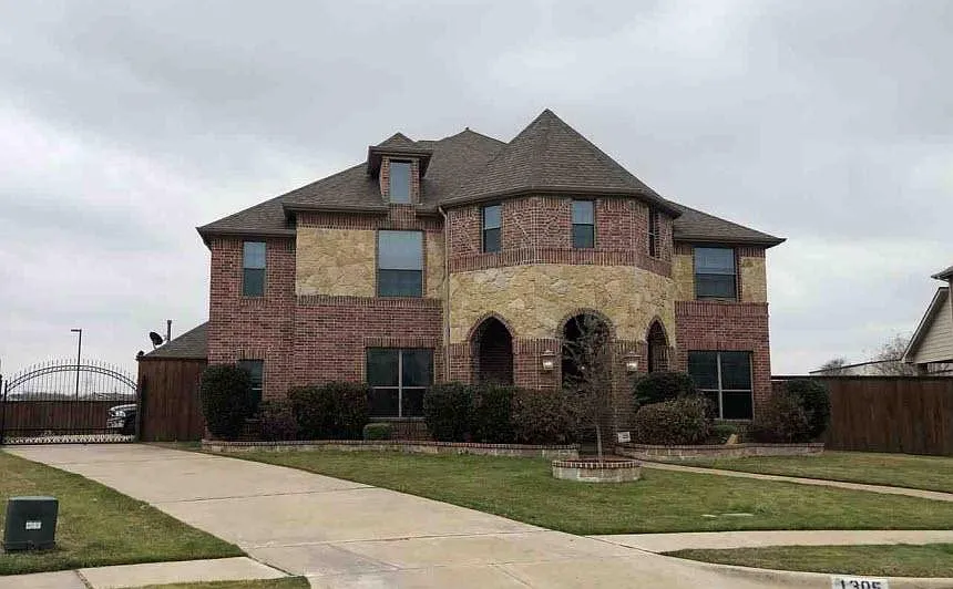 Building Photo - 1305 Miami Dr