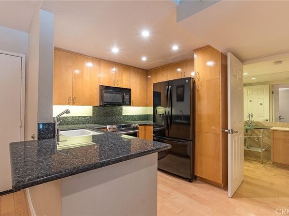 Property image for 22100 Burbank Blvd, Woodland Hills, CA 