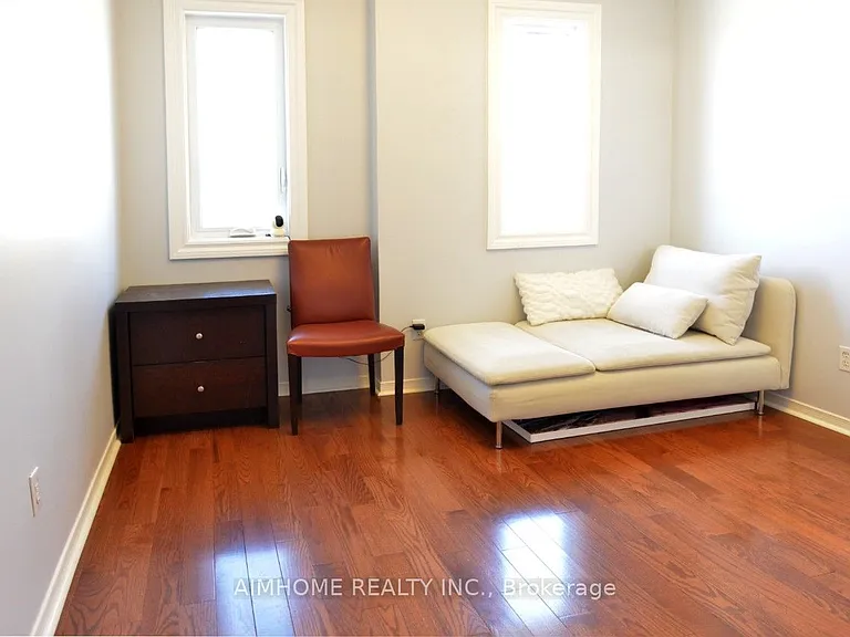 9013 Yonge St — Photo 13
