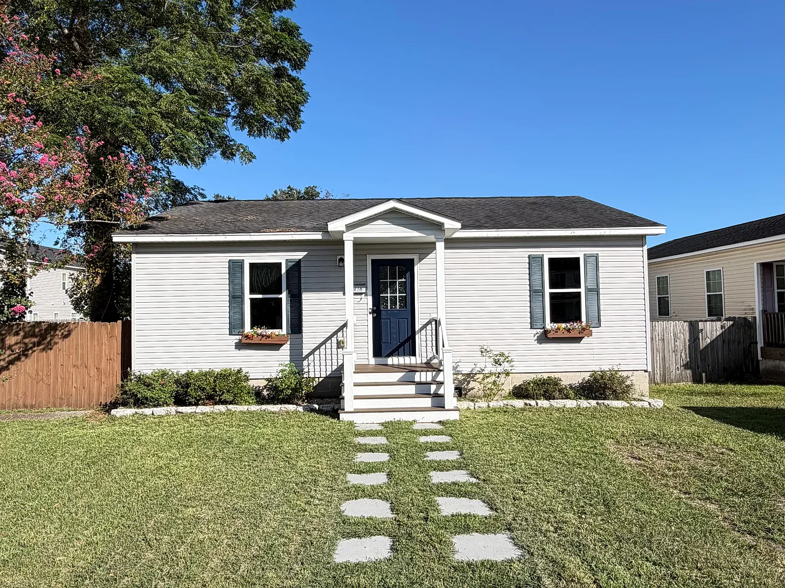 3 bed, 1050 sqft, $1,850 — Photo 1