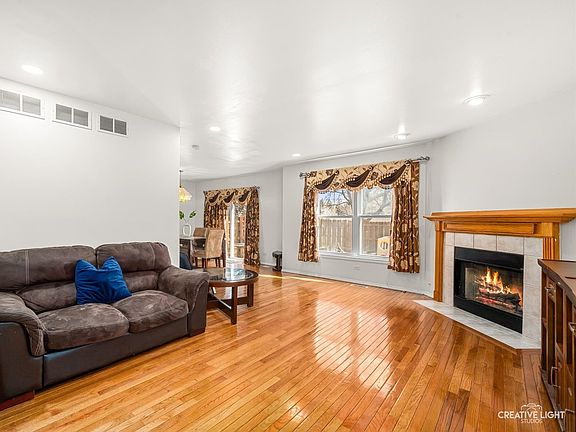 3rd image of 301 Inner Circle Dr