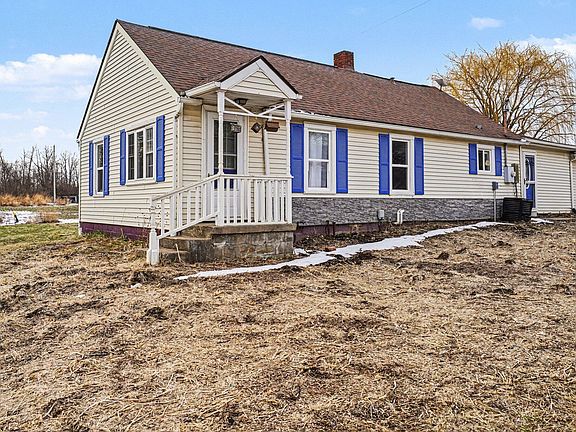 3rd image of 15394 Devereaux Rd