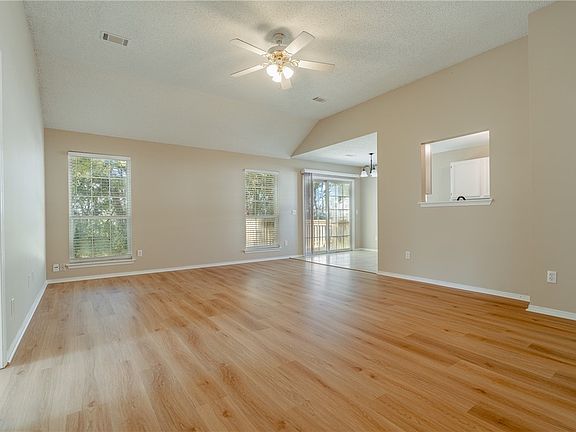 4th image of 808 Crystal St