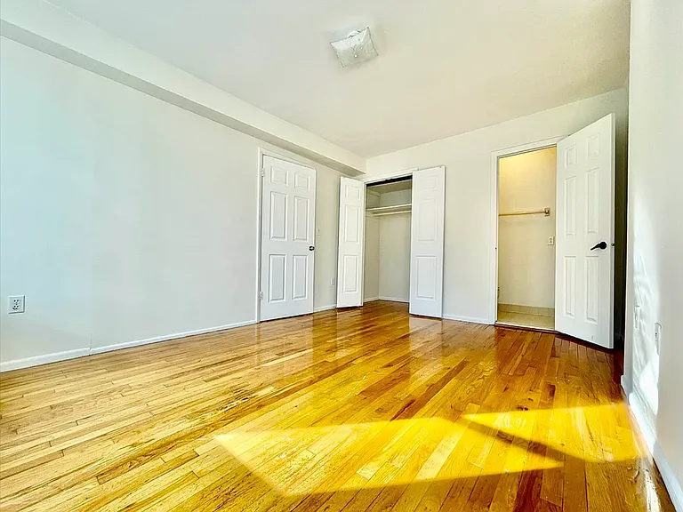 240 E 90th St #5D — Photo 5