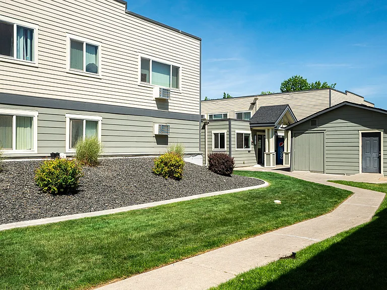 Americana | Exterior