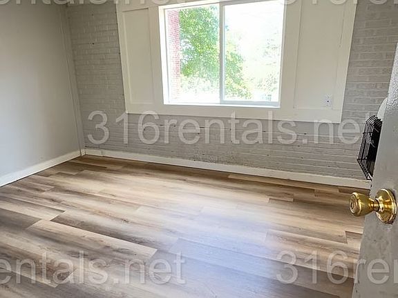 3rd image of 924 N Topeka St #E7