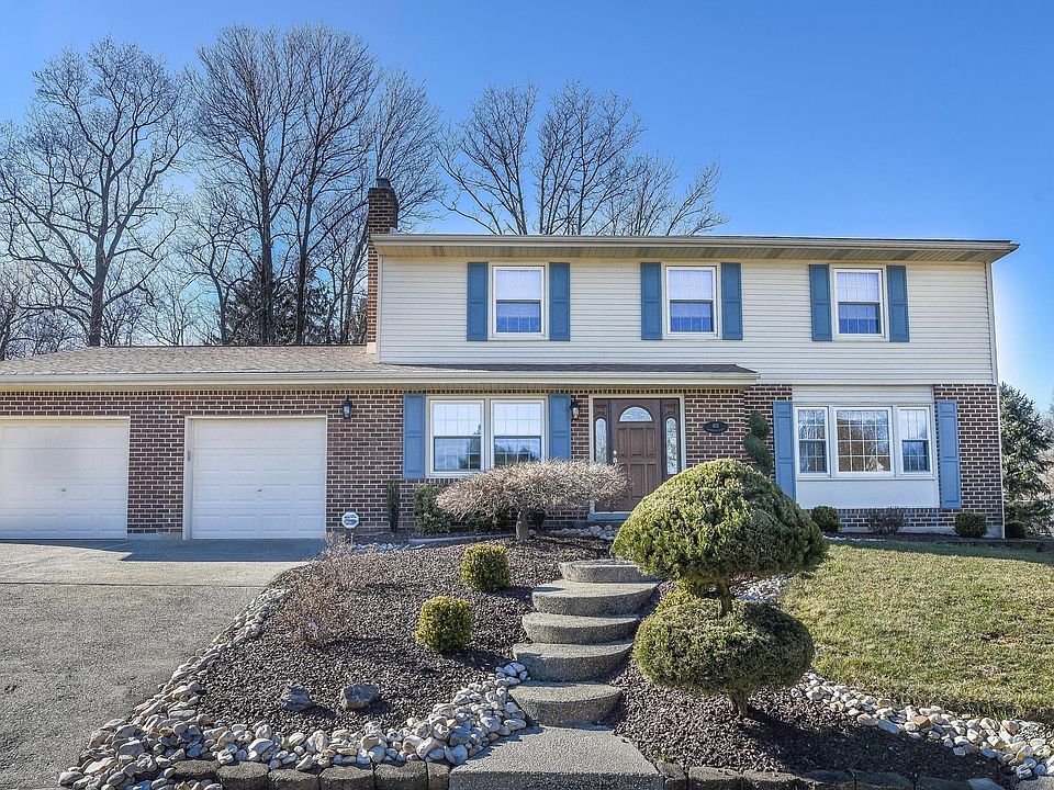 1st image of 405 Greenwood Ct